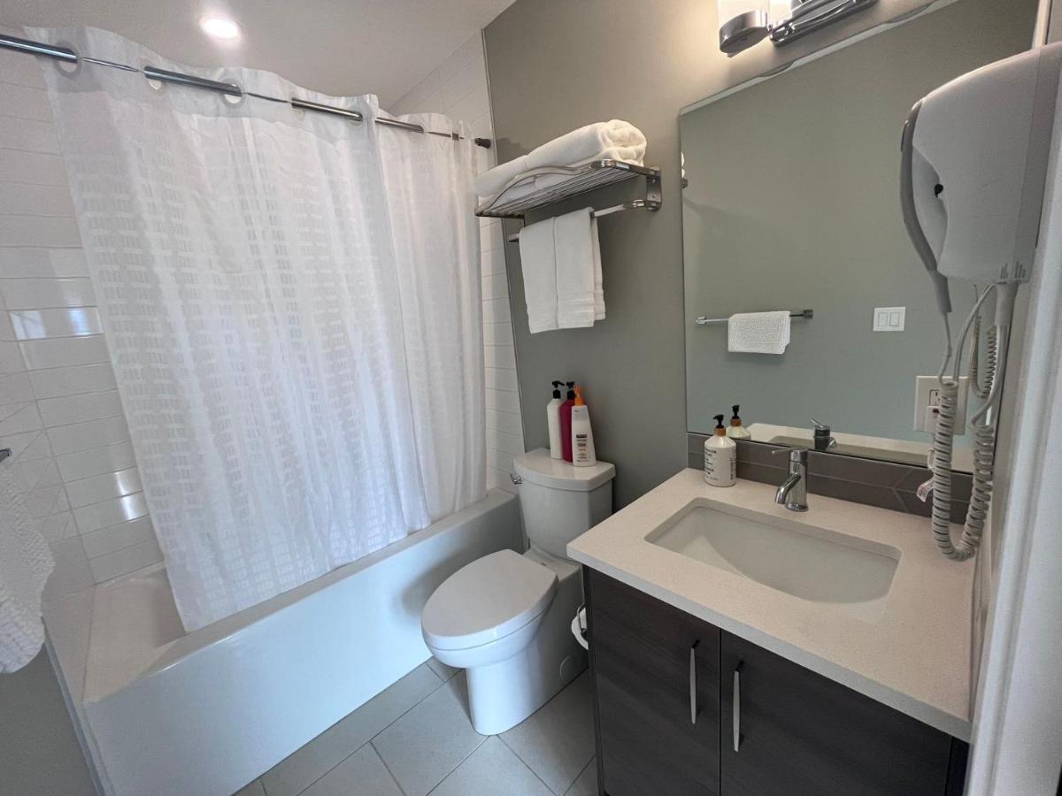 Mountain View Studio In Town แคนมอร์ ภายนอก รูปภาพ